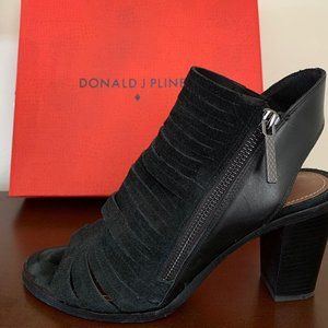Donald Pliner Size 10 leather and suede side zip heel
